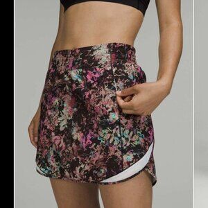 Lululemon Hotty Hot High-Rise Skirt Stencil Blossom Red Multi Sheer Size 2